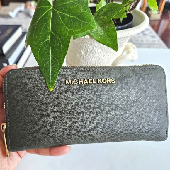 Michael Kors Wallet - Picture 1 of 4